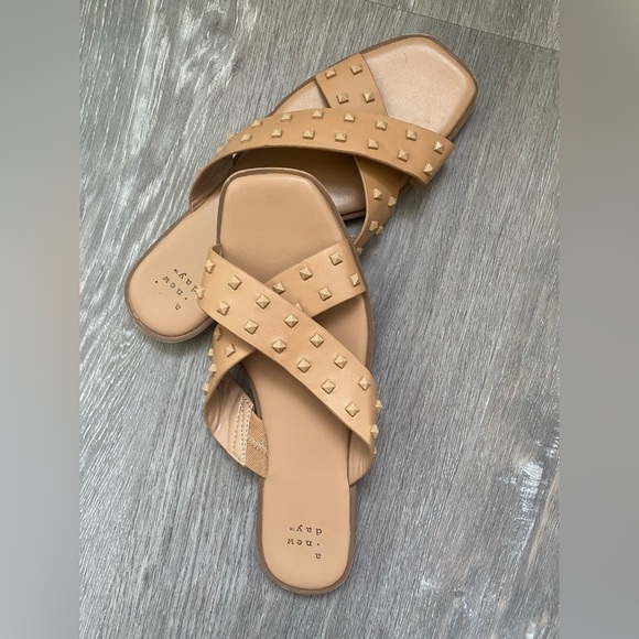 a new day Nude Studded Criss Cross Slide Sandals Size 7 Like New Condition - Picture 7 of 10